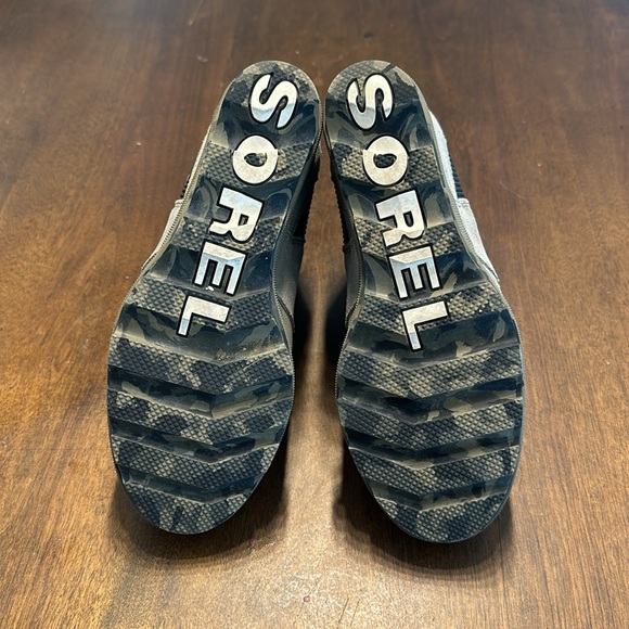 Sorel size 7 booties - Picture 2 of 3